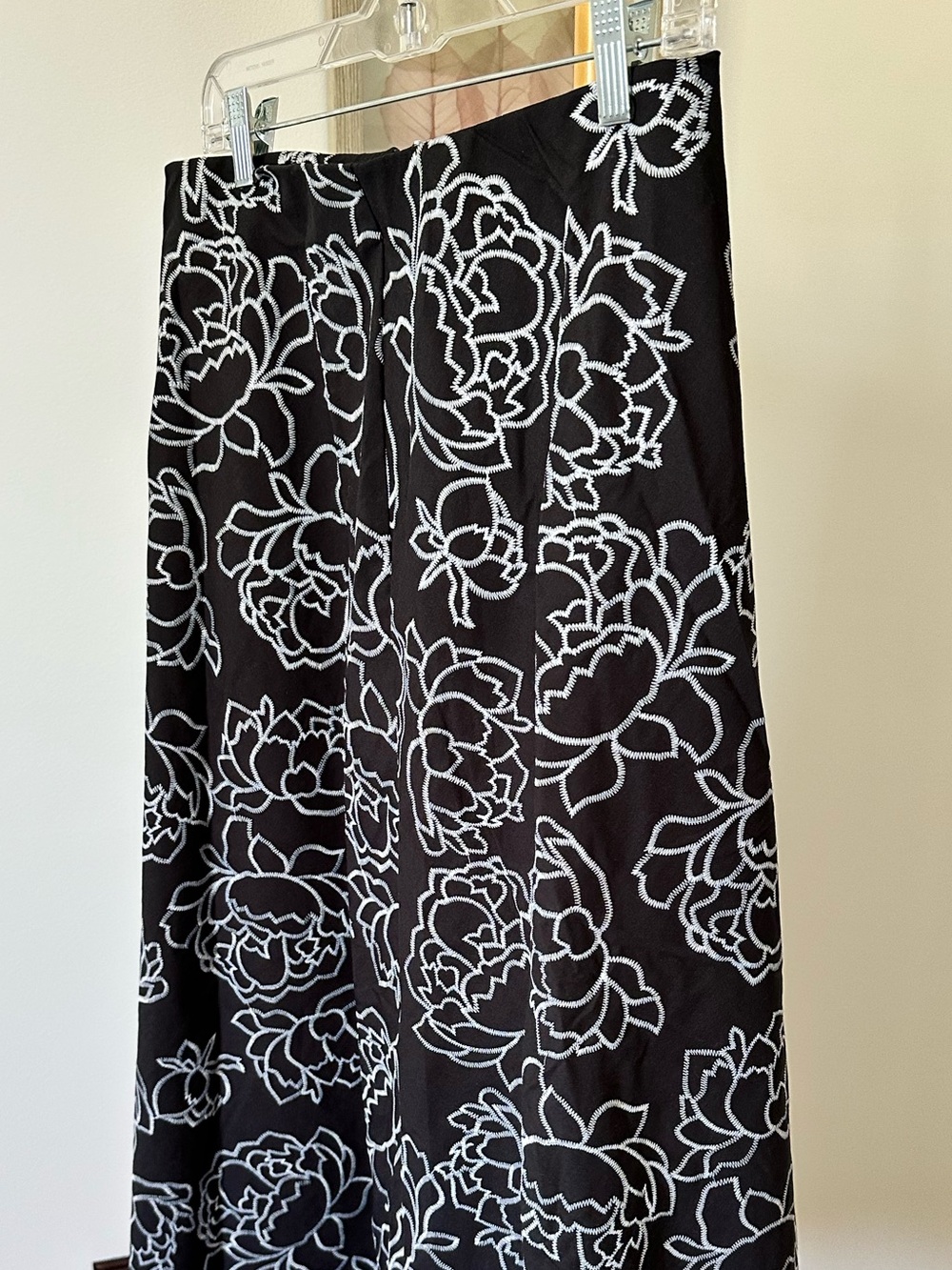 NWT Vince Camuto Black Midi Skirt with White Floral Embroidered Pattern